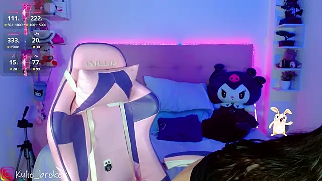 Kylie brokee online show from 02-24-25, 09:09