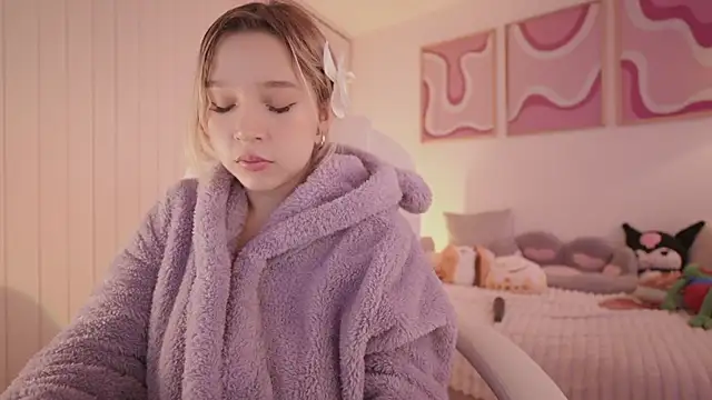 Snapshot of -SofiaCastillo- chatting on 02-24-25, 03:42 -SofiaCastillo- online show from 02-24-25, 03:42