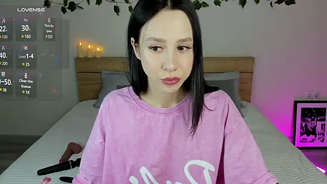 Amelia Martinz online show from 12-21-24, 03:20