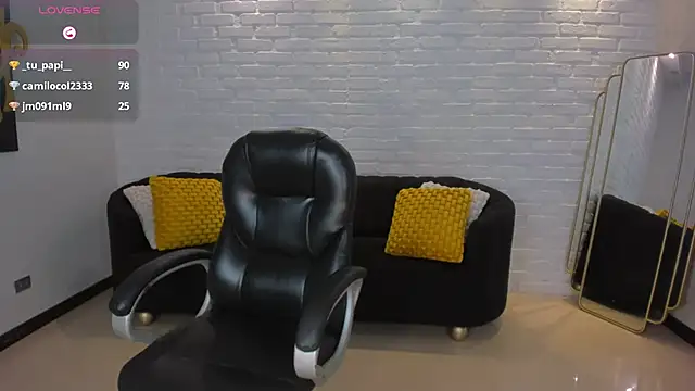 Snapshot of VeronicaCruz_ chatting on 02-14-25, 09:56 VeronicaCruz online show from 02-14-25, 09:56