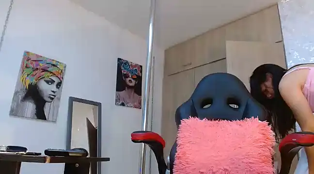 Snapshot of PaulinaRubio_ chatting on 12-28-24, 07:11 PaulinaRubio online show from 12-28-24, 07:11