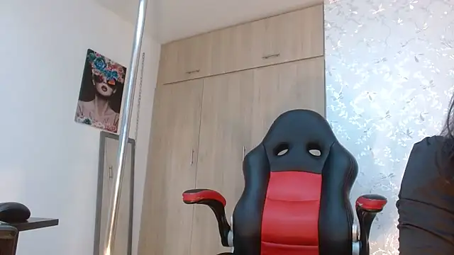 Snapshot of PaulinaRubio_ chatting on 02-21-25, 10:26 PaulinaRubio online show from 02-21-25, 10:26