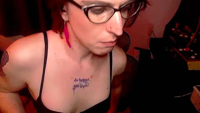 Snapshot of RyffBurnz chatting on 10-20-25, 04:24 RyffBurnz online show from 10-20-25, 04:24