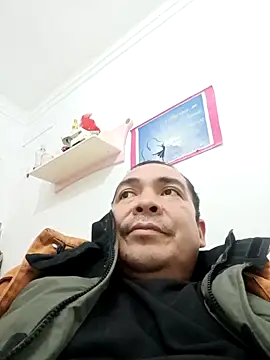 Snapshot of caballoteybruto chatting on 12-20-25, 06:04 caballoteybruto online show from 12-20-25, 06:04