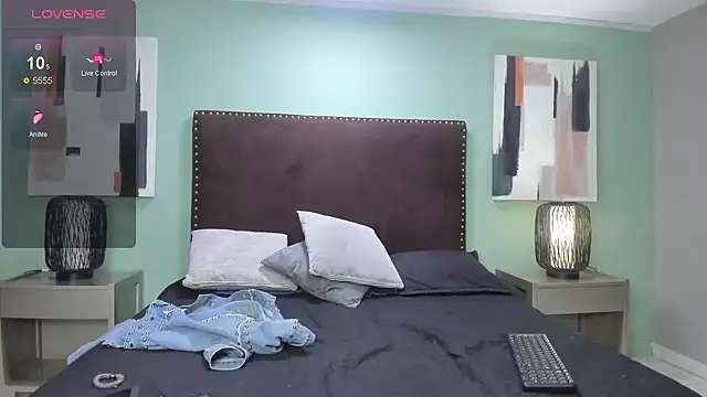 Snapshot of Nahiajhonson_ chatting on 01-17-25, 12:52 Nahiajhonson online show from 01-17-25, 12:52