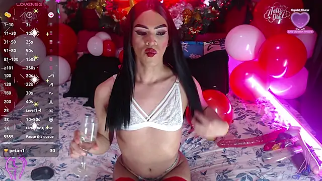 Snapshot of MARGOTFERRER chatting on 02-15-25, 03:31 MARGOTFERRER online show from 02-15-25, 03:31