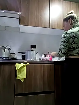 coral smitth online show from 10-21-25, 06:08