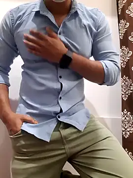 Snapshot of Guyinshortss chatting on 09-24-25, 07:50 Guyinshortss online show from 09-24-25, 07:50