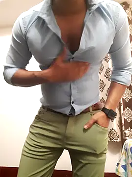 Snapshot of Guyinshortss chatting on 11-21-25, 07:56 Guyinshortss online show from 11-21-25, 07:56