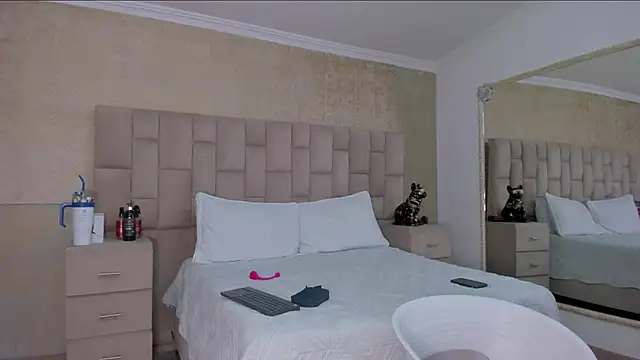 EmmaTorres  online show from 01-21-25, 08:32