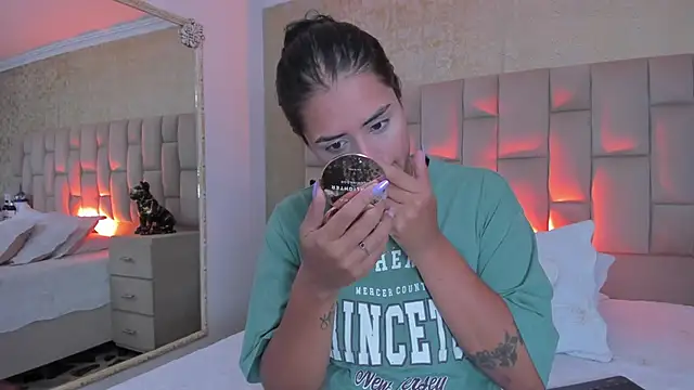 EmmaTorres  online show from 10-08-25, 08:28