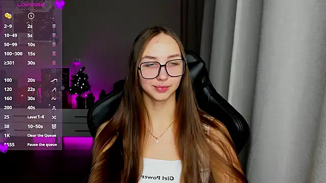 Snapshot of Sm0ly chatting on 12-20-24, 02:08 Sm0ly online show from 12-20-24, 02:08