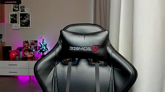 Snapshot of Sm0ly chatting on 01-27-25, 03:26 Sm0ly online show from 01-27-25, 03:26