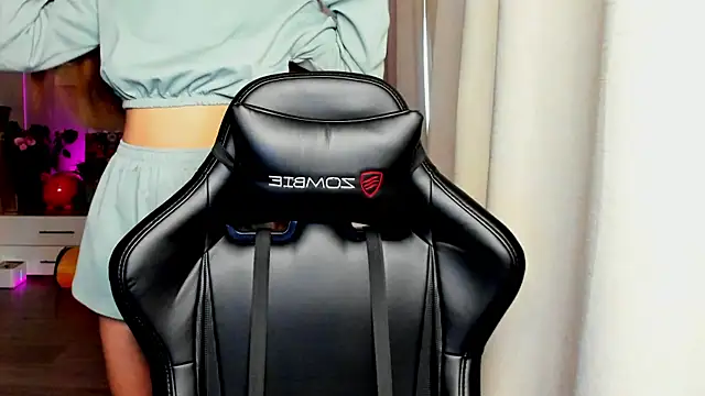 Snapshot of Sm0ly chatting on 10-16-25, 04:02 Sm0ly online show from 10-16-25, 04:02