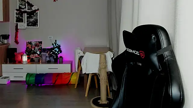 Snapshot of Sm0ly chatting on 01-12-26, 02:28 Sm0ly online show from 01-12-26, 02:28