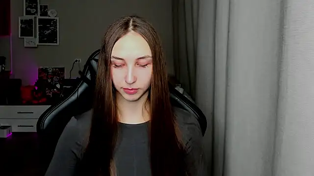 Snapshot of Sm0ly chatting on 02-20-26, 01:11 Sm0ly online show from 02-20-26, 01:11