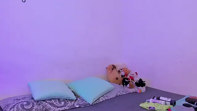 Snapshot of crystalvazquez chatting on 10-19-25, 01:45 crystalvazquez online show from 10-19-25, 01:45