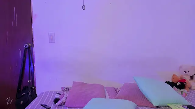 Snapshot of crystalvazquez chatting on 10-23-25, 03:22 crystalvazquez online show from 10-23-25, 03:22