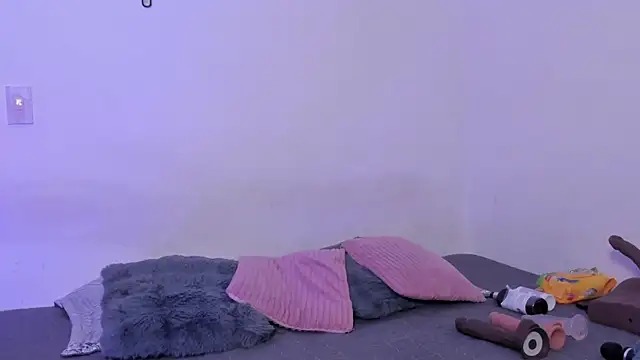 Snapshot of crystalvazquez chatting on 10-31-25, 12:06 crystalvazquez online show from 10-31-25, 12:06