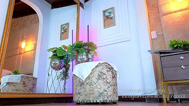 AlessiaLondon online show from 10-25-25, 03:58