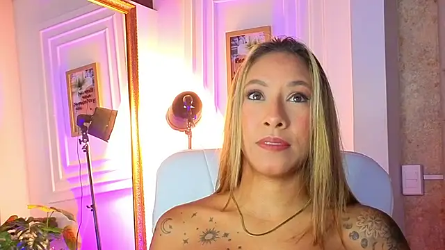 AlessiaLondon online show from 04-20-26, 10:07