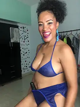 Snapshot of AdelaHaneix chatting on 12-15-24, 10:04 AdelaHaneix online show from 12-15-24, 10:04