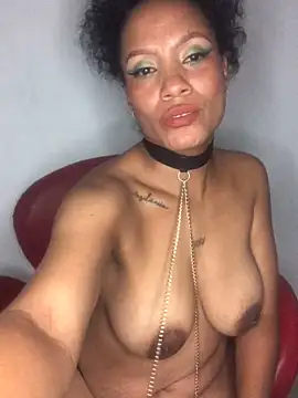 Snapshot of AdelaHaneix chatting on 02-23-25, 10:53 AdelaHaneix online show from 02-23-25, 10:53