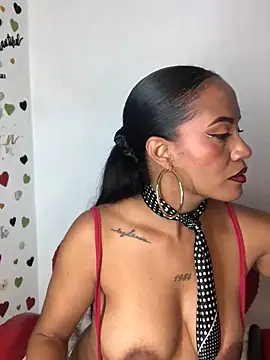 Snapshot of AdelaHaneix chatting on 10-26-25, 04:46 AdelaHaneix online show from 10-26-25, 04:46