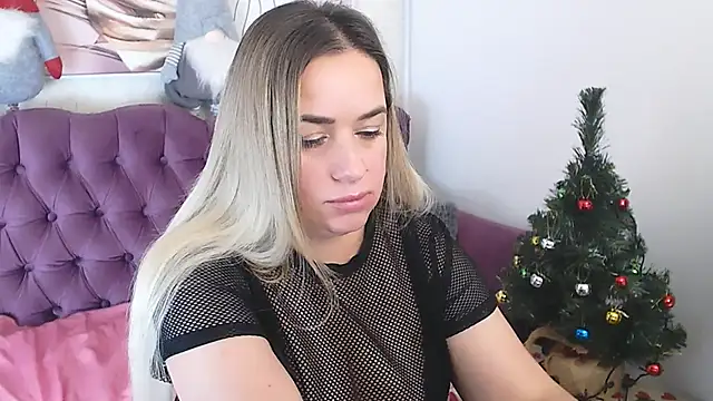 Snapshot of MilenaMiler_X chatting on 01-06-25, 02:47 MilenaMiler X online show from 01-06-25, 02:47