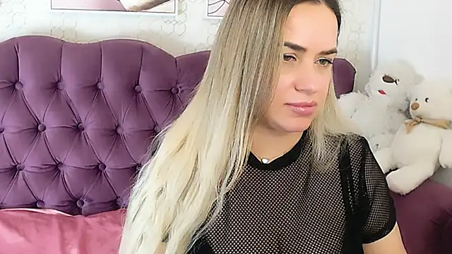 Snapshot of MilenaMiler_X chatting on 01-27-25, 10:49 MilenaMiler X online show from 01-27-25, 10:49