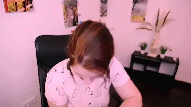 Snapshot of Sun_Alexia chatting on 09-21-25, 04:25 Sun Alexia online show from 09-21-25, 04:25