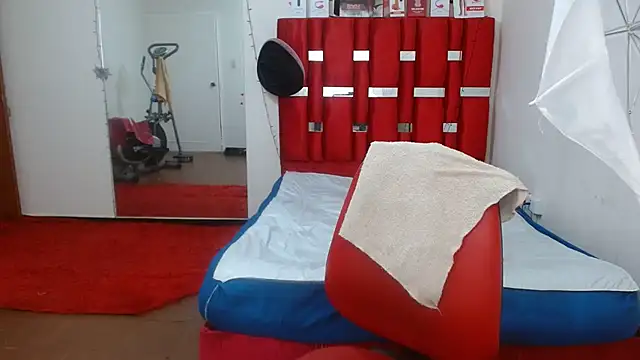 Snapshot of krystal_thomson chatting on 11-10-25, 04:17 krystal thomson online show from 11-10-25, 04:17