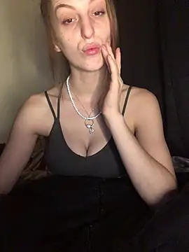 Snapshot of indie-rayne chatting on 01-14-25, 07:59 indie-rayne online show from 01-14-25, 07:59