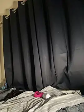 Snapshot of indie-rayne chatting on 01-20-25, 04:55 indie-rayne online show from 01-20-25, 04:55