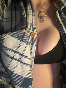 Snapshot of indie-rayne chatting on 03-16-25, 05:28 indie-rayne online show from 03-16-25, 05:28