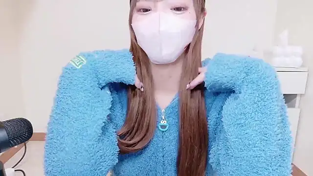  chanMOMO  online show from 12-19-25, 12:34