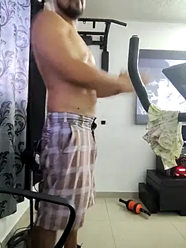 Snapshot of LatinMar chatting on 02-14-25, 01:18 LatinMar online show from 02-14-25, 01:18