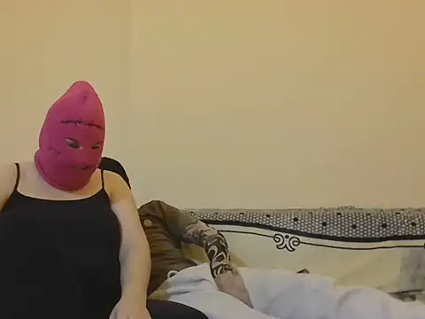 Snapshot of Soinanai chatting on 12-18-25, 05:52 Soinanai online show from 12-18-25, 05:52