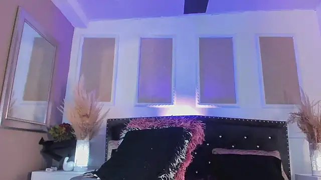 Snapshot of queen_satin chatting on 03-15-25, 12:13 queen satin online show from 03-15-25, 12:13