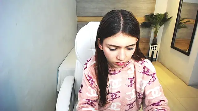 liseth fox online show from 12-15-24, 01:43