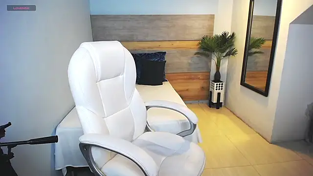 liseth fox online show from 02-05-25, 01:26