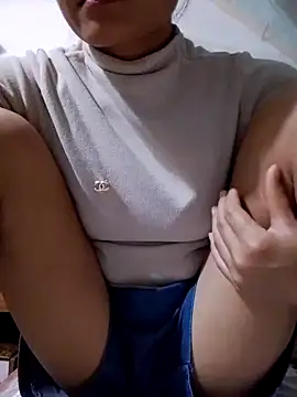 Snapshot of Cute_lady99 chatting on 11-13-25, 08:19 Cute lady99 online show from 11-13-25, 08:19