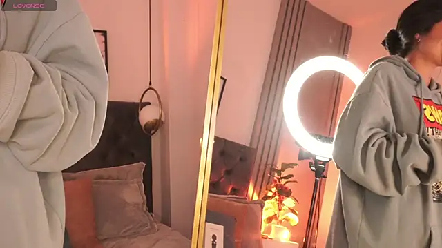 lara madisson online show from 11-15-25, 06:22