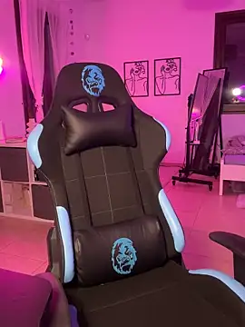 Snapshot of Lara_Bergmann chatting on 01-29-25, 03:47 Lara Bergmann online show from 01-29-25, 03:47