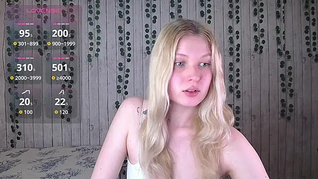Snapshot of EmiliaDuchess chatting on 11-23-25, 02:28 EmiliaDuchess online show from 11-23-25, 02:28
