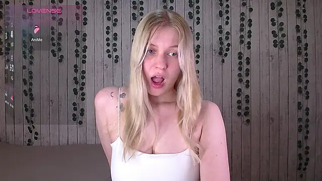 Snapshot of EmiliaDuchess chatting on 12-20-25, 12:23 EmiliaDuchess online show from 12-20-25, 12:23