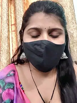 Hotty-simran online show from 10-18-25, 04:37