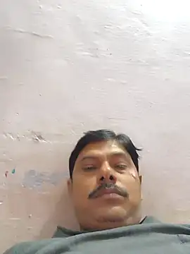 Snapshot of Srmotrs chatting on 01-19-26, 03:43 Srmotrs online show from 01-19-26, 03:43