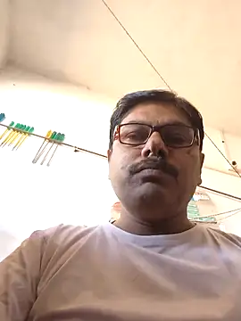 Snapshot of Srmotrs chatting on 02-08-26, 06:39 Srmotrs online show from 02-08-26, 06:39