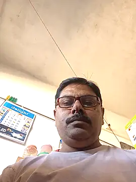 Snapshot of Srmotrs chatting on 02-15-26, 08:24 Srmotrs online show from 02-15-26, 08:24